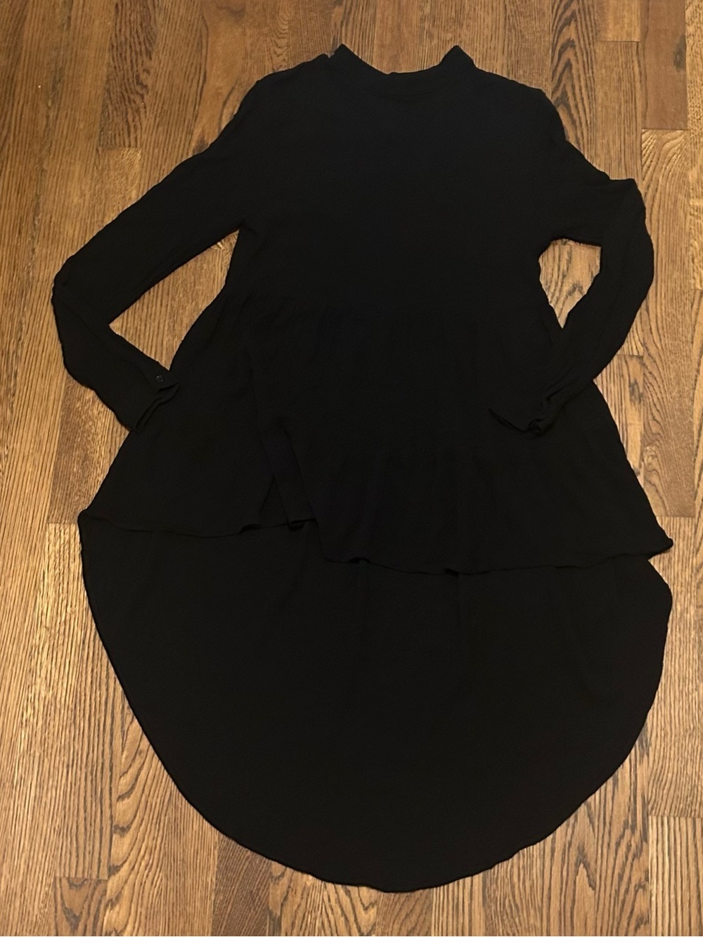 Versona Black Long-Sleeve Tiered High-Low Top 242